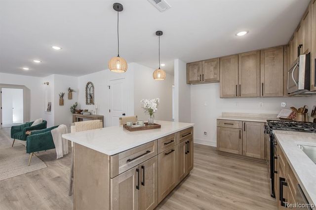 3750 Alida Avenue, Rochester Hills, MI 48309