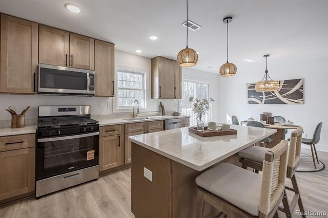 3750 Alida Avenue, Rochester Hills, MI 48309