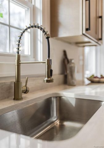 3750 Alida Avenue, Rochester Hills, MI 48309