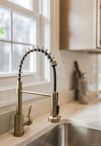 3750 Alida Avenue, Rochester Hills, MI 48309