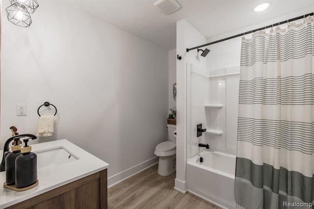 3750 Alida Avenue, Rochester Hills, MI 48309