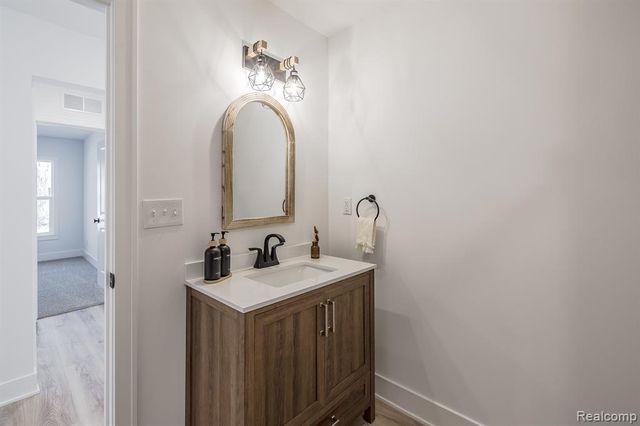 3750 Alida Avenue, Rochester Hills, MI 48309