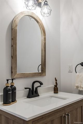 3750 Alida Avenue, Rochester Hills, MI 48309