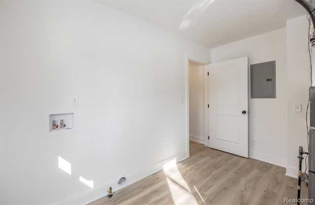 3750 Alida Avenue, Rochester Hills, MI 48309