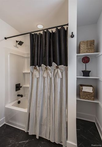 3750 Alida Avenue, Rochester Hills, MI 48309