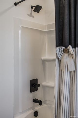 3750 Alida Avenue, Rochester Hills, MI 48309