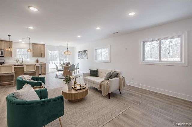 3750 Alida Avenue, Rochester Hills, MI 48309