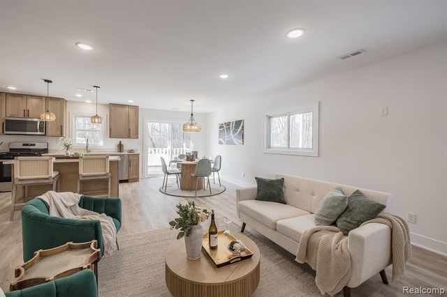 3750 Alida Avenue, Rochester Hills, MI 48309