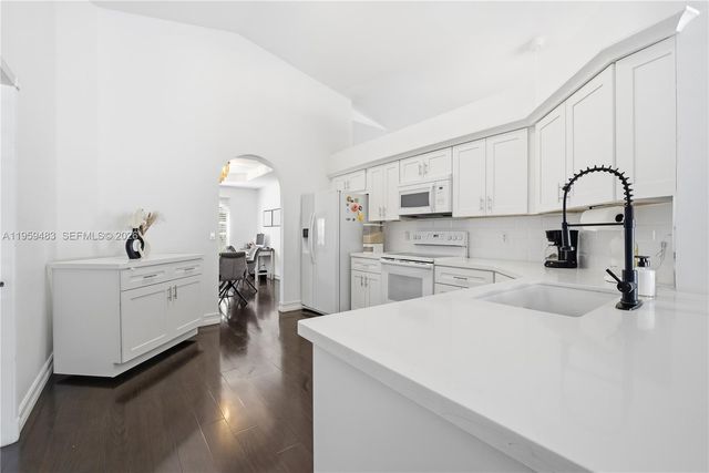 18427 NW 9th Ct, Pembroke Pines, FL 33029