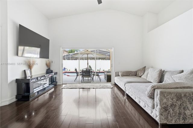 18427 NW 9th Ct, Pembroke Pines, FL 33029