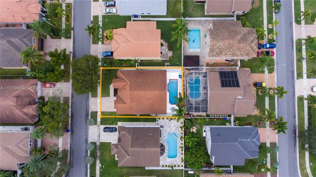 18427 NW 9th Ct, Pembroke Pines, FL 33029