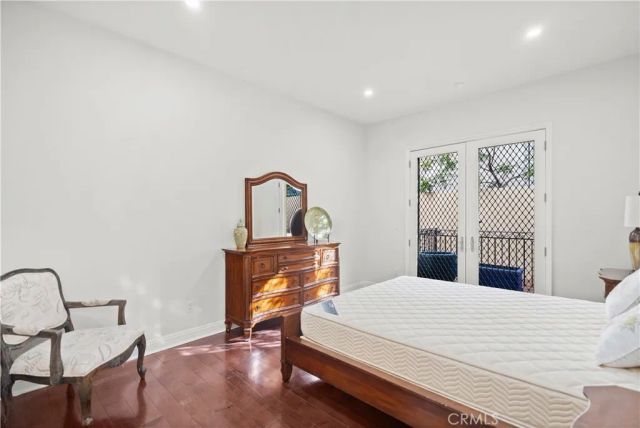 143 N Arnaz Drive 102, Beverly Hills, CA 90211