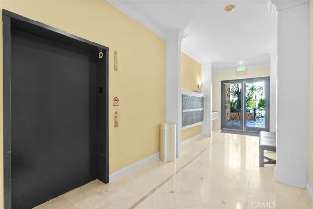 143 N Arnaz Drive 102, Beverly Hills, CA 90211