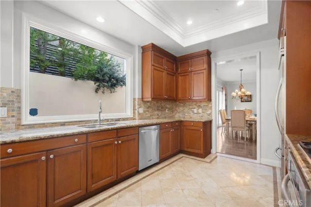 143 N Arnaz Drive 102, Beverly Hills, CA 90211