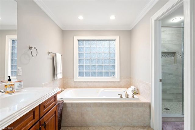 7809 Charles Place Drive, Kernersville, NC 27284