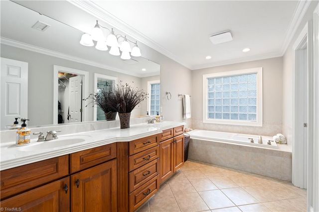 7809 Charles Place Drive, Kernersville, NC 27284