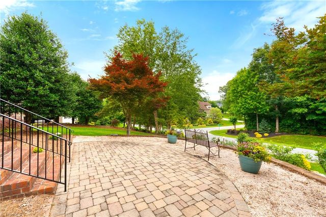7809 Charles Place Drive, Kernersville, NC 27284