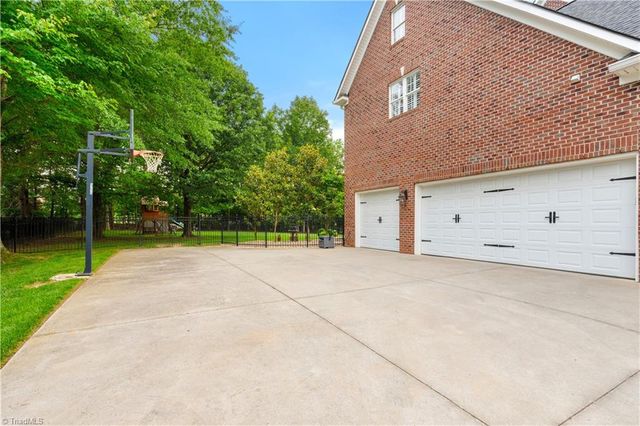 7809 Charles Place Drive, Kernersville, NC 27284