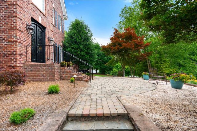 7809 Charles Place Drive, Kernersville, NC 27284