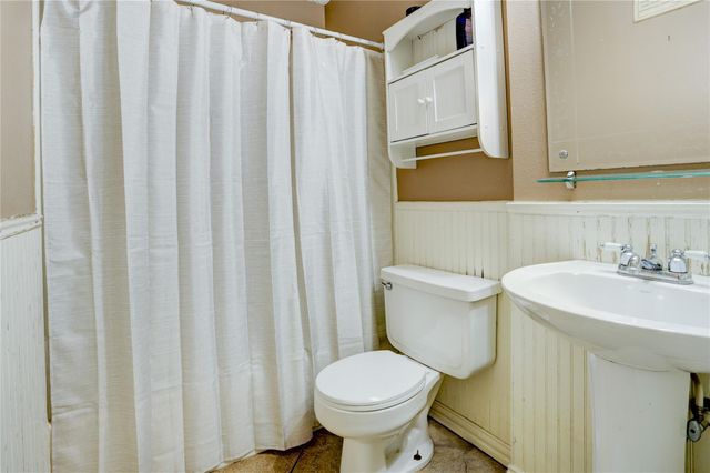 1904 Chapel Heights Drive, Wharton, TX 77488