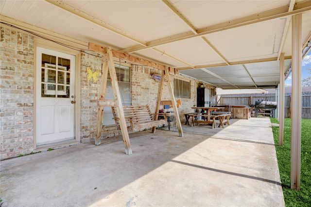 1904 Chapel Heights Drive, Wharton, TX 77488