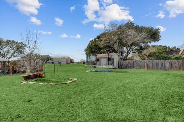 1904 Chapel Heights Drive, Wharton, TX 77488