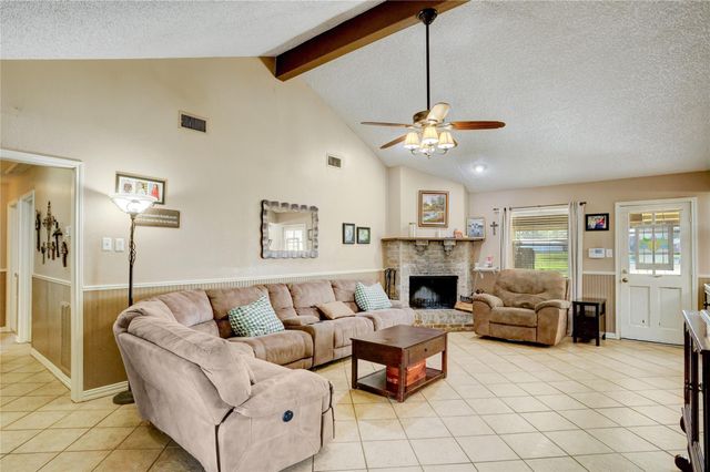 1904 Chapel Heights Drive, Wharton, TX 77488