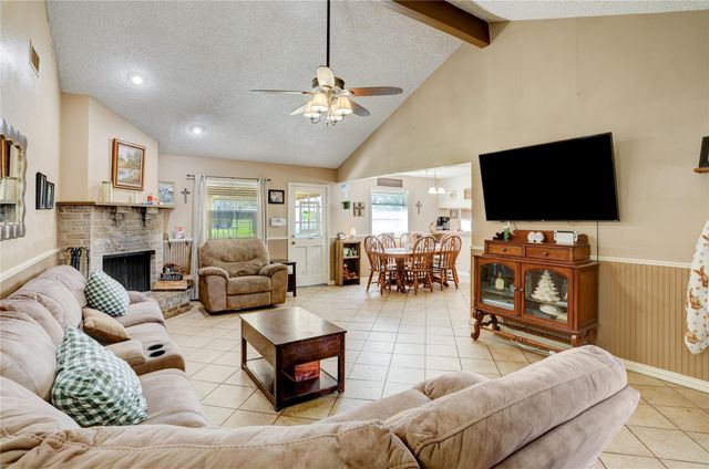 1904 Chapel Heights Drive, Wharton, TX 77488