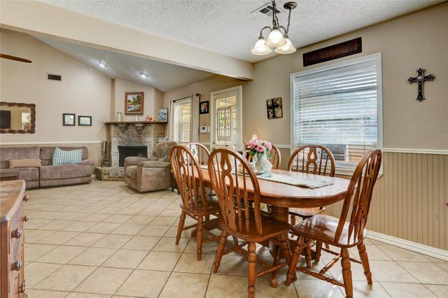 1904 Chapel Heights Drive, Wharton, TX 77488