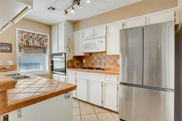 1904 Chapel Heights Drive, Wharton, TX 77488