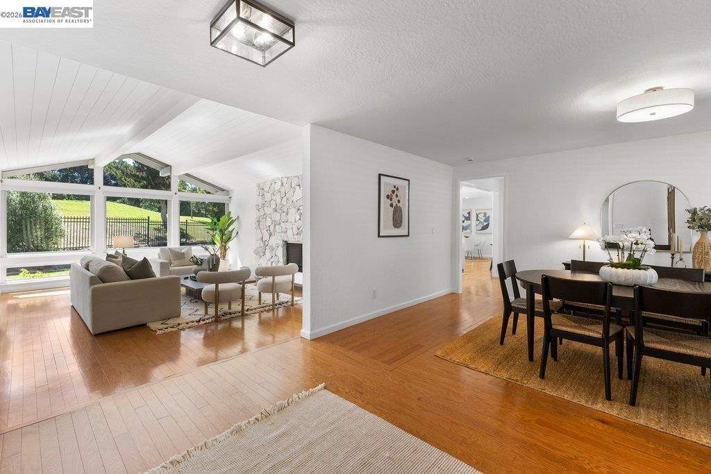 Image 10 of property listing at 3180 Roundhill Rd, Alamo, CA 94507