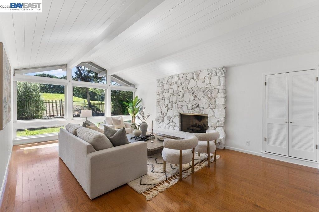 Image 12 of property listing at 3180 Roundhill Rd, Alamo, CA 94507