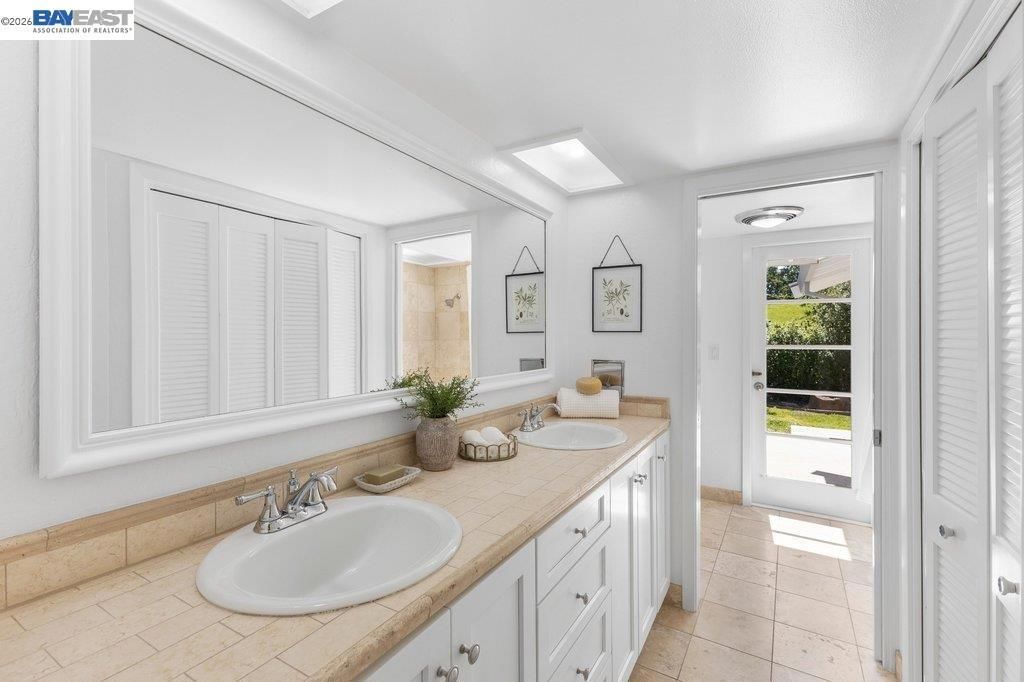 Image 29 of property listing at 3180 Roundhill Rd, Alamo, CA 94507