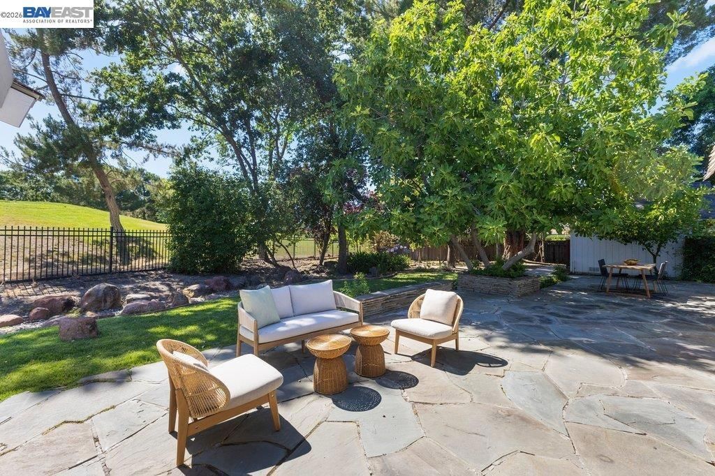 Image 31 of property listing at 3180 Roundhill Rd, Alamo, CA 94507