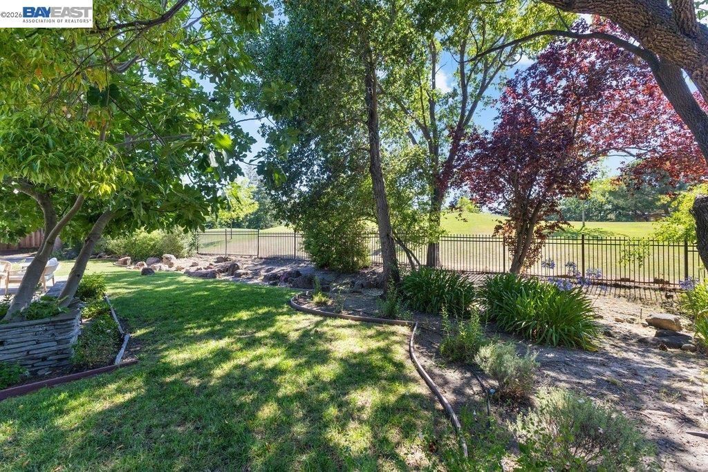 Image 33 of property listing at 3180 Roundhill Rd, Alamo, CA 94507