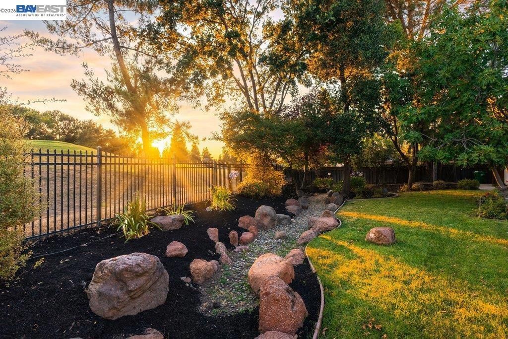 Image 36 of property listing at 3180 Roundhill Rd, Alamo, CA 94507