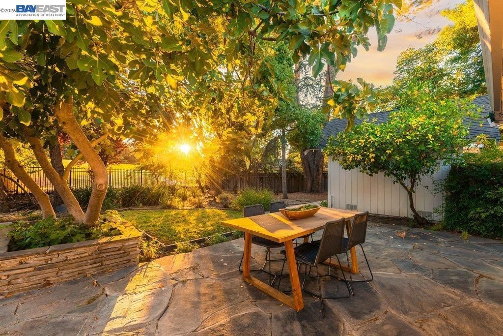 Image 38 of property listing at 3180 Roundhill Rd, Alamo, CA 94507