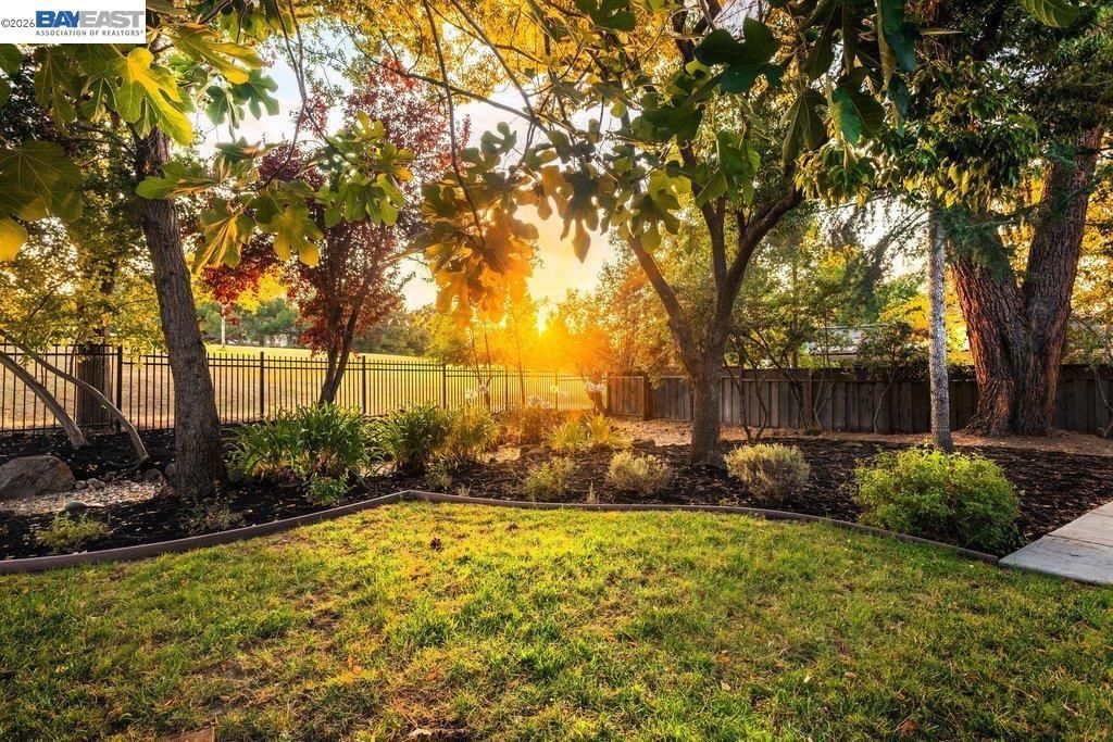 Image 41 of property listing at 3180 Roundhill Rd, Alamo, CA 94507