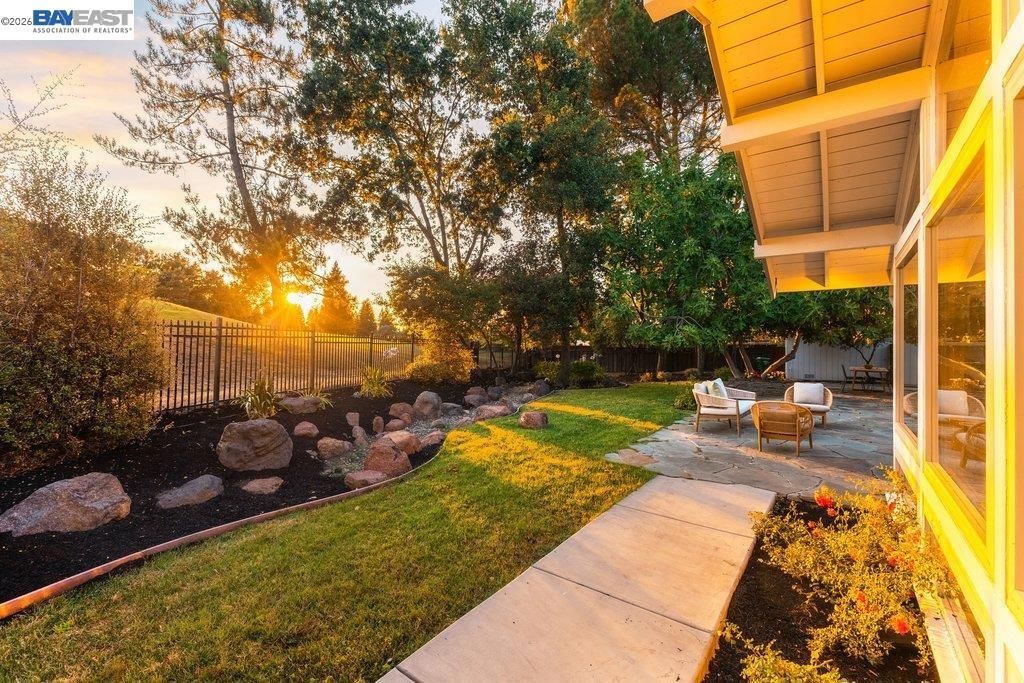 Image 42 of property listing at 3180 Roundhill Rd, Alamo, CA 94507