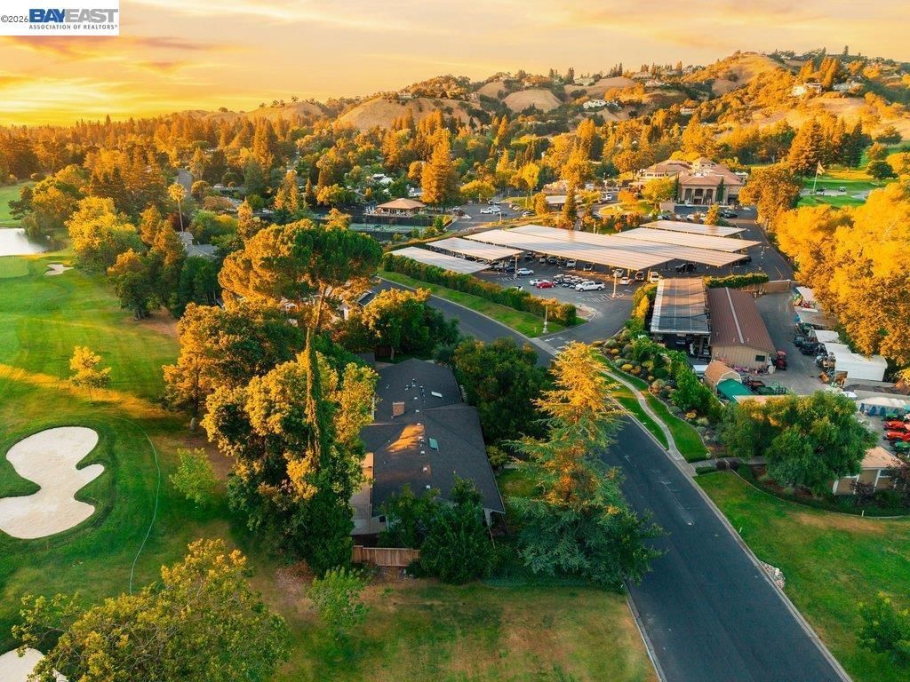 Image 49 of property listing at 3180 Roundhill Rd, Alamo, CA 94507