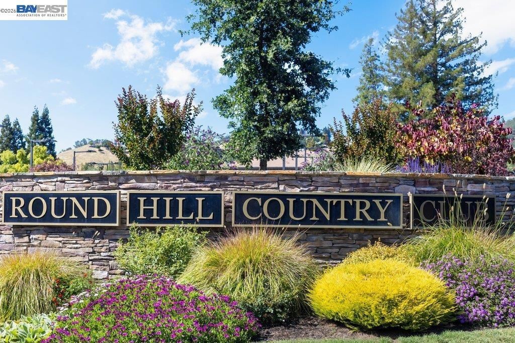 Image 50 of property listing at 3180 Roundhill Rd, Alamo, CA 94507
