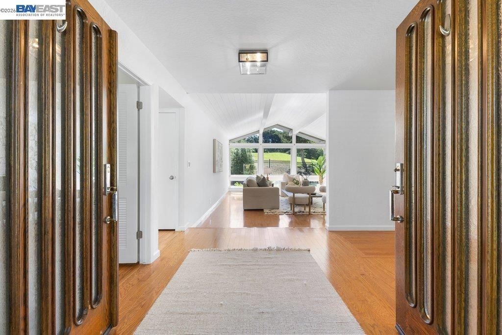 Image 9 of property listing at 3180 Roundhill Rd, Alamo, CA 94507