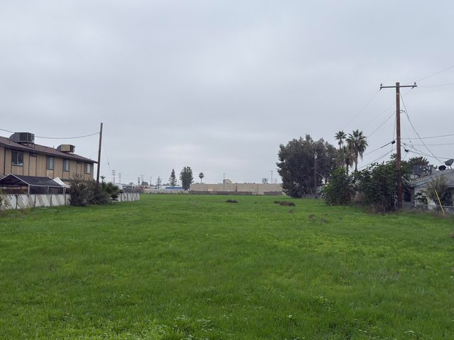 861 W Mulberry Avenue, Porterville, CA 93257