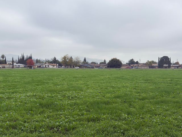 861 W Mulberry Avenue, Porterville, CA 93257