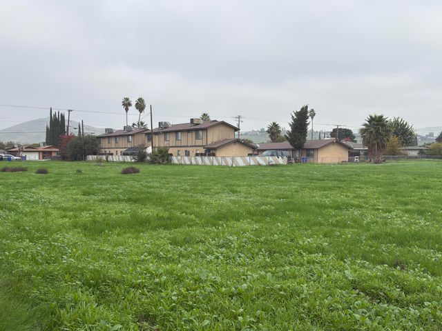 861 W Mulberry Avenue, Porterville, CA 93257