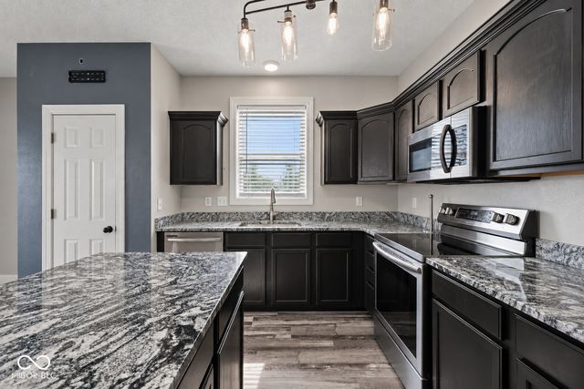 9471 Treyburn Lakes Drive, Indianapolis, IN 46239