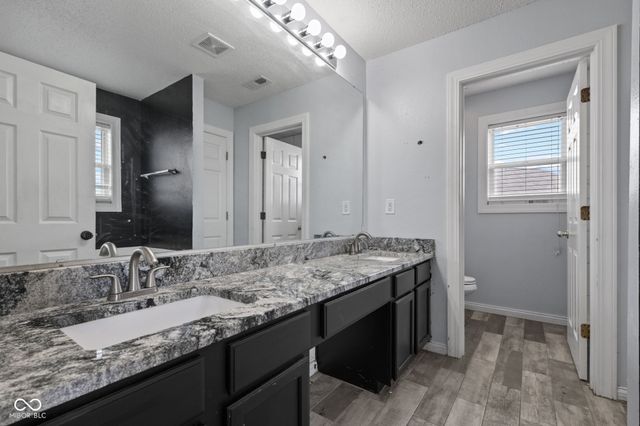 9471 Treyburn Lakes Drive, Indianapolis, IN 46239