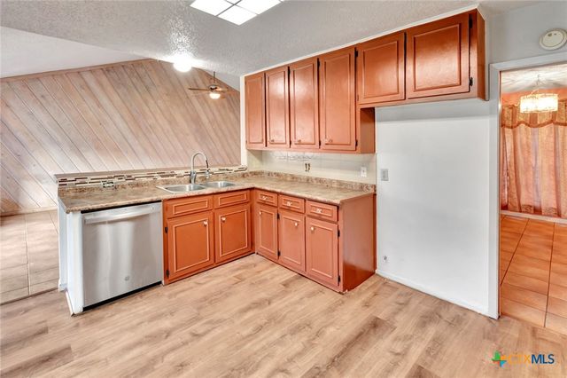 808 Taos Drive, Victoria, TX 77904