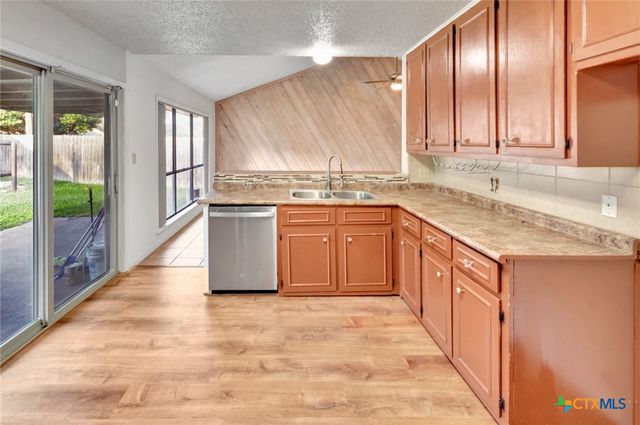 808 Taos Drive, Victoria, TX 77904