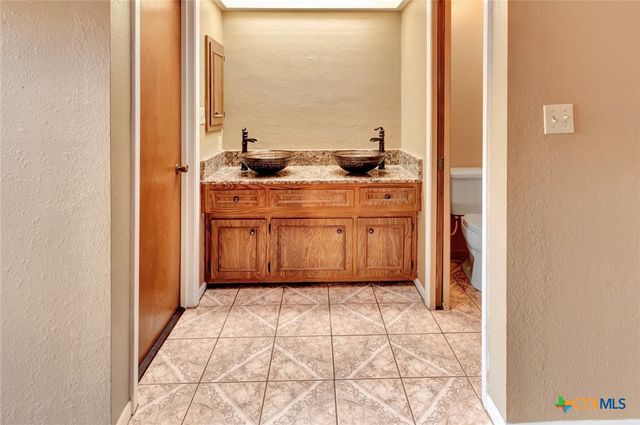 808 Taos Drive, Victoria, TX 77904